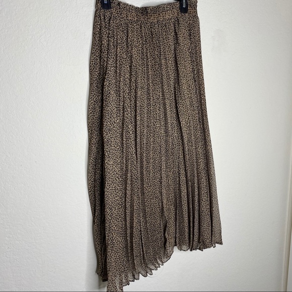 đź–¤SALE: price dropđź–¤Lucy Paris PLEATED SKIRT - Picture 5 of 7